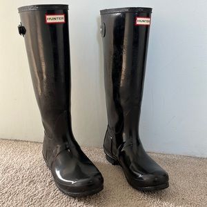 HUNTER black rubber boots with removable fleece knit cuff lining